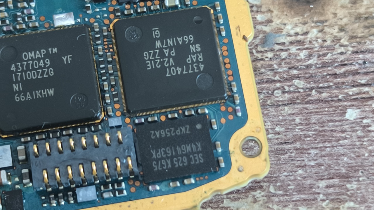 Тайна легендарной Nokia N70: как финны сделали кнопочный смартфон сразу с двумя процессорами - 22 Тайна легендарной Nokia N70: как финны сделали кнопочный смартфон сразу с двумя процессорами - 22