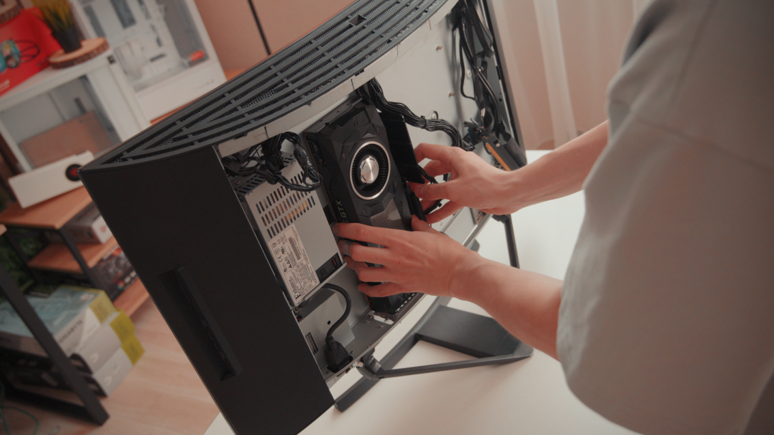 Российский блогер собрал «самый мощный моноблок в мире»: внутри Ryzen 9 9900X и RTX 5080 - 5 Российский блогер собрал «самый мощный моноблок в мире»: внутри Ryzen 9 9900X и RTX 5080 - 5