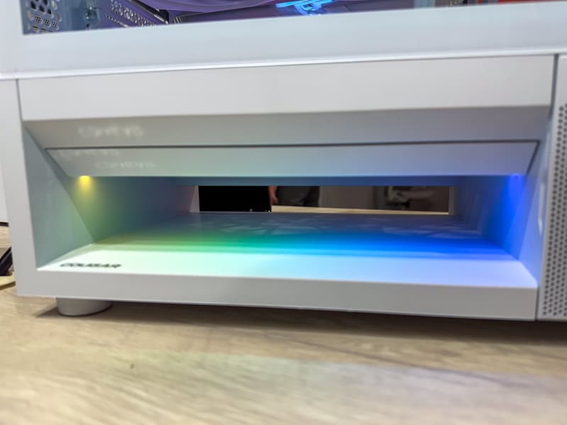 Cougar на Computex 2026: корпуса CFV220 RGB и DuoAir RGB, шасси NU для рабочих станций, блоки питания WS до 3200 Вт и кресла Terminator Air и Arker - 2