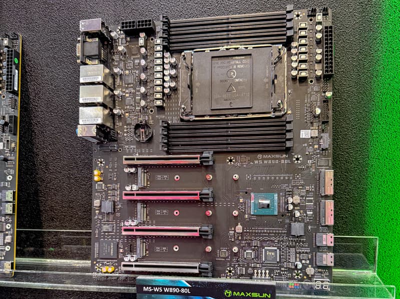 Maxsun показала на Computex 2026 ИИ-станцию Micro Station на Arc Pro B70, плату W890 для рабочих станций и видеокарты от RTX 5060 до RX 580 - 5