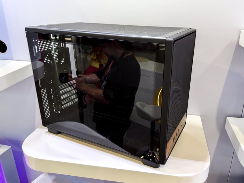 Ocypus показала на Computex 2026 СЖО с раскрывающимся блоком помпы, экранами диагональю почти четыре дюйма и три новых корпуса - 7 Ocypus показала на Computex 2026 СЖО с раскрывающимся блоком помпы, экранами диагональю почти четыре дюйма и три новых корпуса - 7