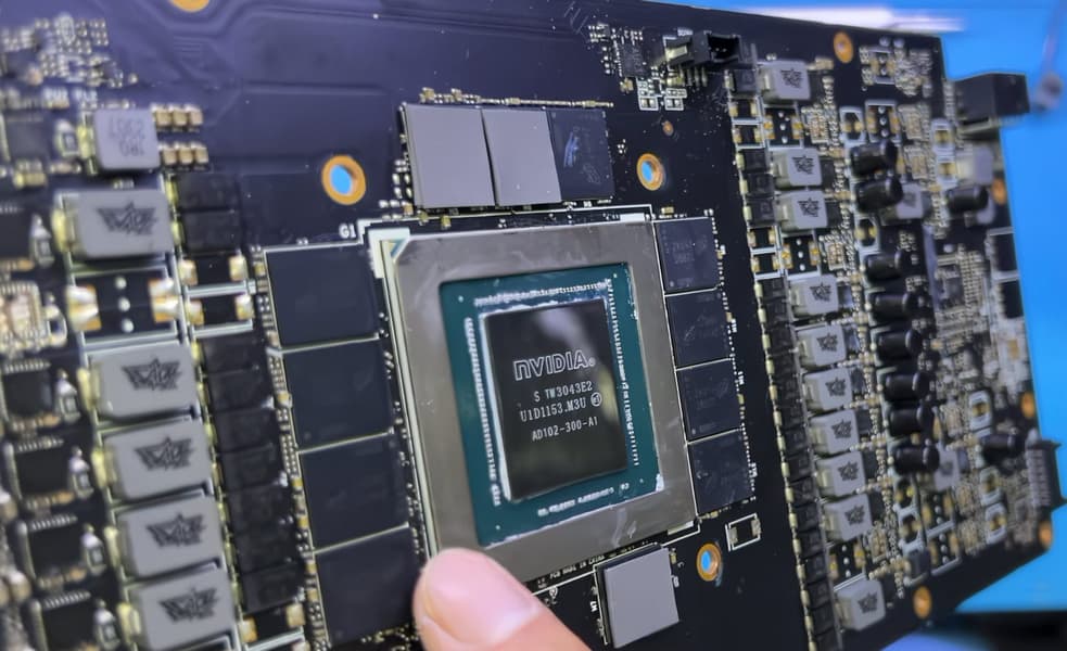 Пластиковый GPU и бракованные чипы памяти: в продаже появились поддельные GeForce RTX 4090, больше похожие на муляжи - 1 Пластиковый GPU и бракованные чипы памяти: в продаже появились поддельные GeForce RTX 4090, больше похожие на муляжи - 1
