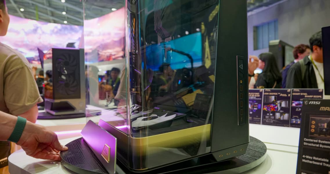 MSI на Computex 2026: СЖО с 6,67-дюймовым AMOLED-экраном, мегакорпус Maestro 900R, RTX 5090 Lightning Z с водяным охлаждением и блок питания с защитой 12V-2x6 - 4 MSI на Computex 2026: СЖО с 6,67-дюймовым AMOLED-экраном, мегакорпус Maestro 900R, RTX 5090 Lightning Z с водяным охлаждением и блок питания с защитой 12V-2x6 - 4