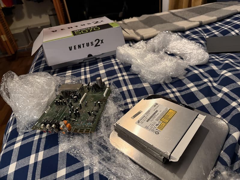 Пользователь заказал GeForce RTX 5070, а получил плату от старого AV-ресивера Kenwood, DVD-привод и коврик для мыши - 1 Пользователь заказал GeForce RTX 5070, а получил плату от старого AV-ресивера Kenwood, DVD-привод и коврик для мыши - 1