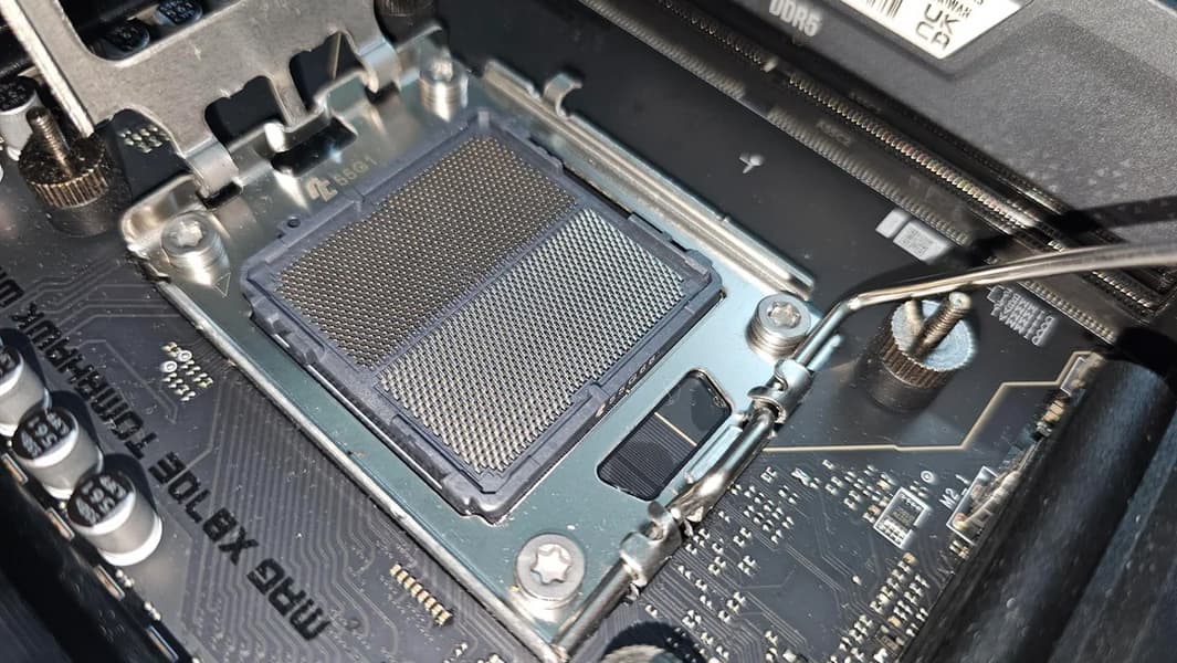 Ryzen 9 9900X внезапно умер, а после разборки владельца ждал сюрприз — процессор «вздулся» - 5