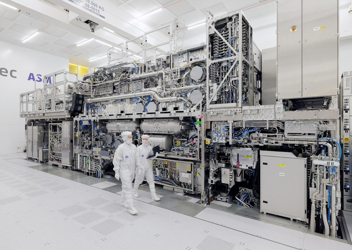 EUV-Литограф по размерам сопоставим с небольшим автобусом