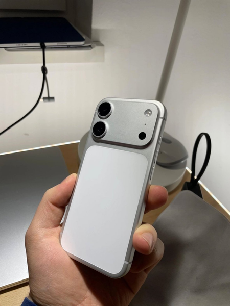 Так будет выглядеть iPhone 18. Появилось первое качественное фото макета нового смартфона - 1