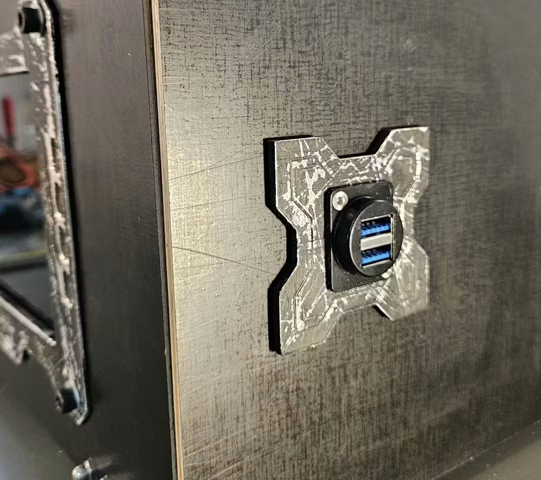 Два USB-разъёма для доступа к SBC  