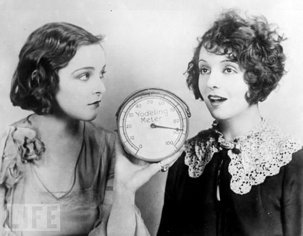 r/HistoryPorn - "The Yodel Meter"...[594x463]. Sally Blane and Betty Jewel, circa 1925.