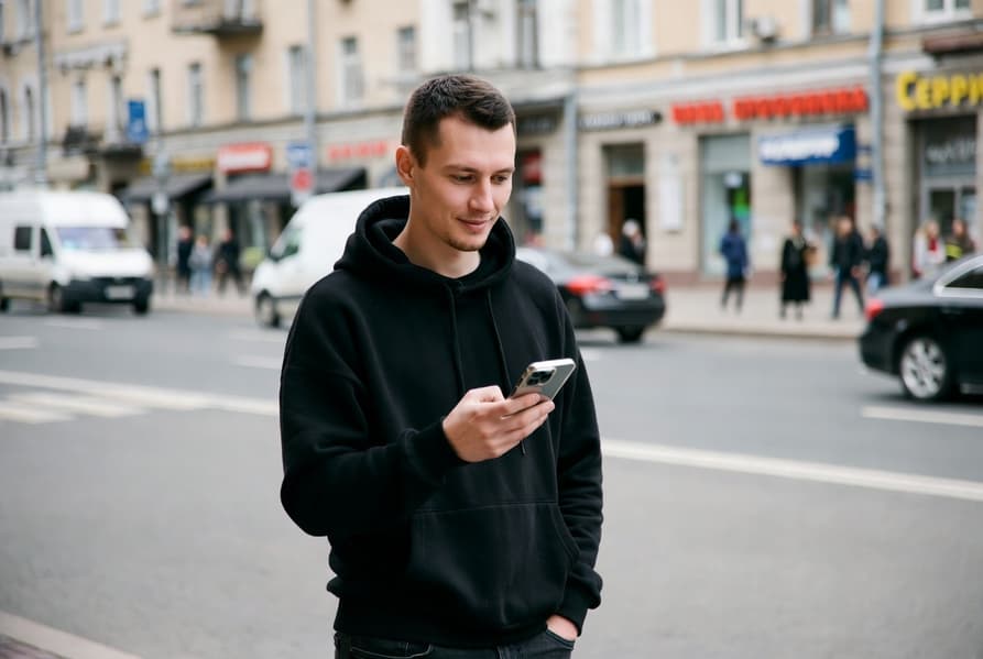 За авторизацию на российских ресурсах через Apple ID и Google теперь грозит штраф до 700 тыс. рублей. Он будет применяться к владельцам сайтов и приложений - 1