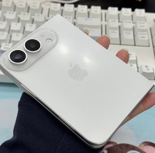 Производство iPhone Ultra стартует уже в июле. Живые фото демонстрируют точный макет, защитный чехол и стекло - 2