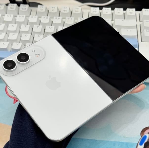 Производство iPhone Ultra стартует уже в июле. Живые фото демонстрируют точный макет, защитный чехол и стекло - 1