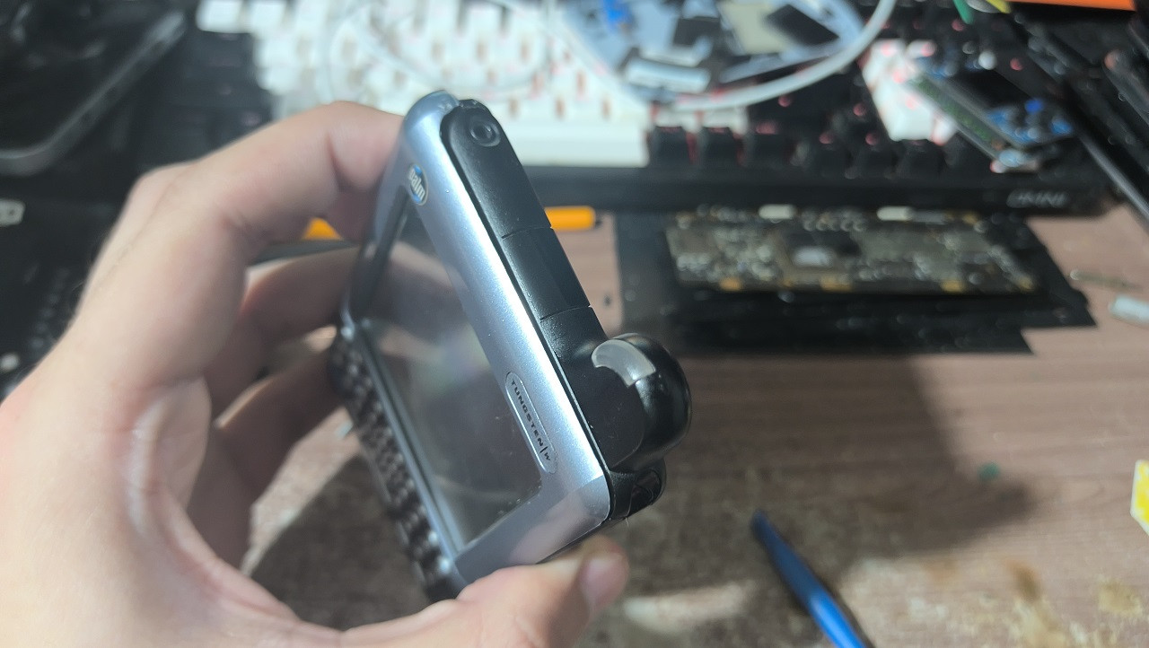 Уникальный смартфон из 2002'ого с процессором m68k и GPU: инженерное чудо Palm i710 - 7 Уникальный смартфон из 2002'ого с процессором m68k и GPU: инженерное чудо Palm i710 - 7
