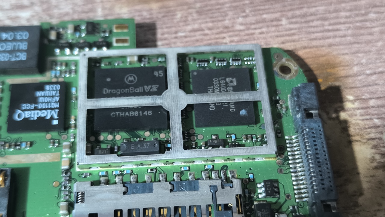 Уникальный смартфон из 2002'ого с процессором m68k и GPU: инженерное чудо Palm i710 - 9 Уникальный смартфон из 2002'ого с процессором m68k и GPU: инженерное чудо Palm i710 - 9