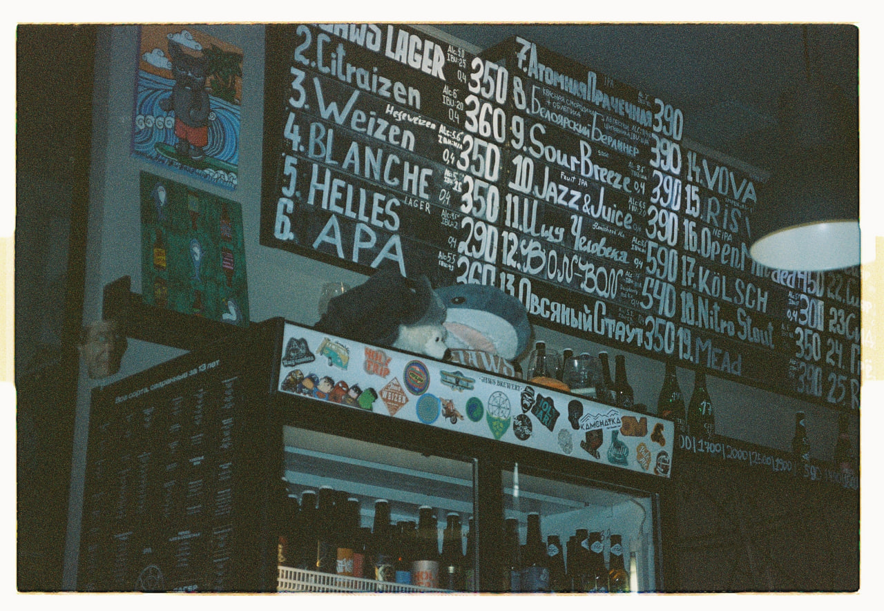 А этот на плёночный TW-300 II, тоже со вспышкой. Kodak Portra 400NC (просрочка примерно 2003 года, снято как ISO 50).