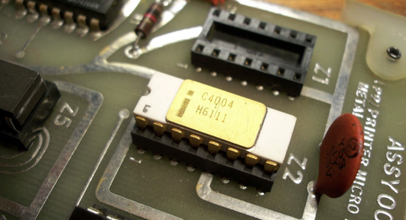 Intel 4004. 2300 транзисторов. Отсюда