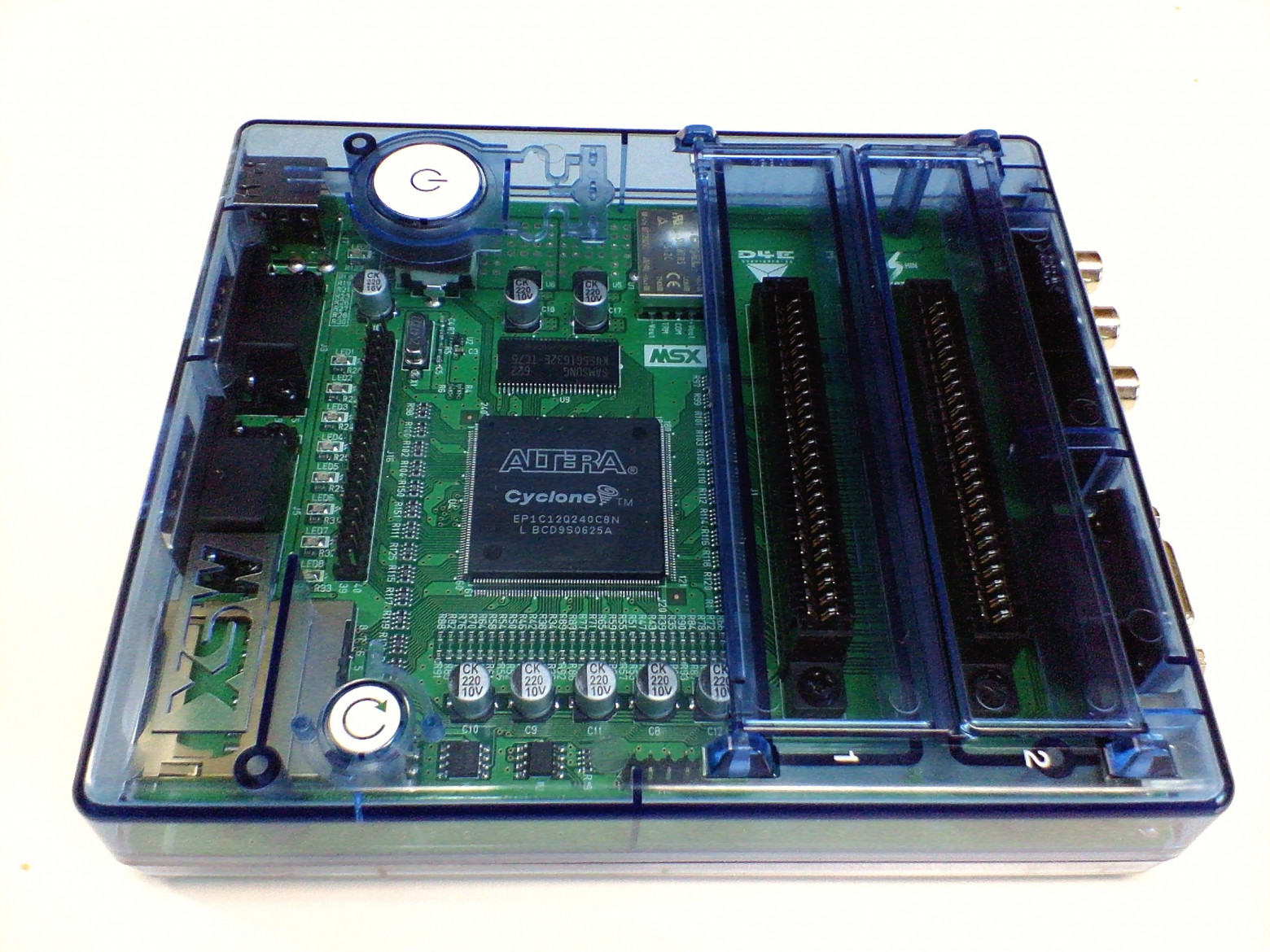 1chipMSX, ранняя FPGA-реплика MSX-совместимого компьютера. Фото Grauw