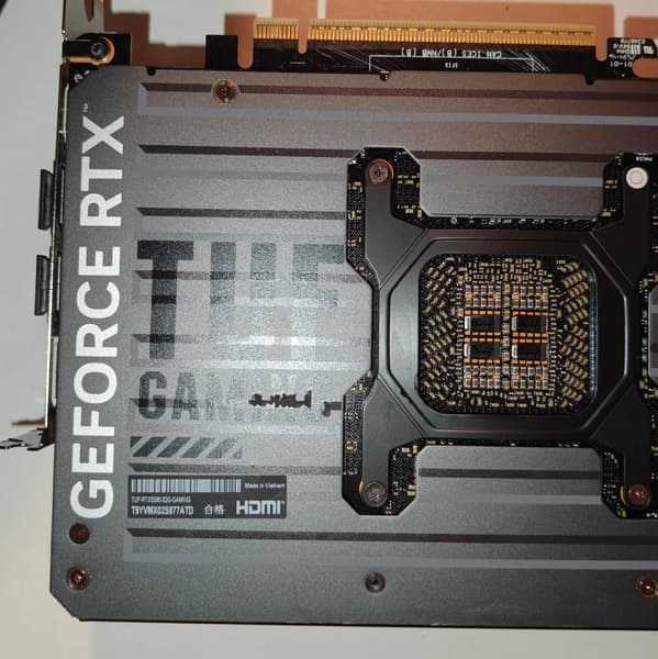 «RTX 5090 расплавила райзер». GeForce RTX 5090 оказалась настолько горячей, что расплавила изоляцию кабеля в корпусе компьютера - 2 «RTX 5090 расплавила райзер». GeForce RTX 5090 оказалась настолько горячей, что расплавила изоляцию кабеля в корпусе компьютера - 2