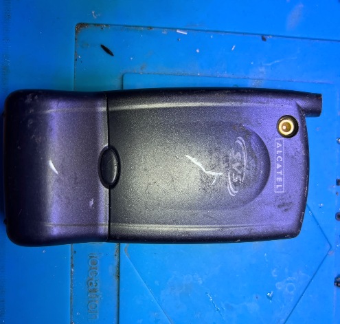 Телефон из 1999 года: Alcatel One Touch Pocket. Что внутри? - 2