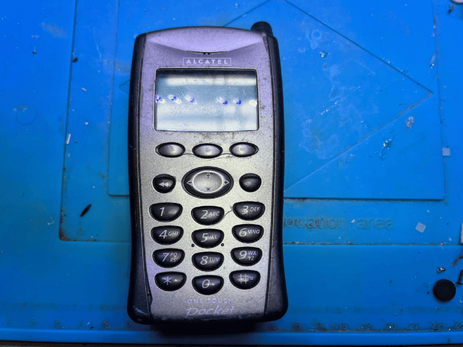 Телефон из 1999 года: Alcatel One Touch Pocket. Что внутри? - 1