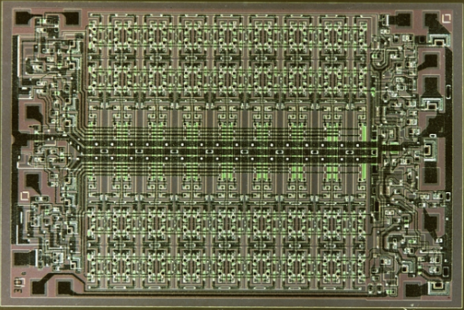 Фиг.10 микрофотография микросхемы Intel 3101 - 64 битной СОЗУ (отсюда)  