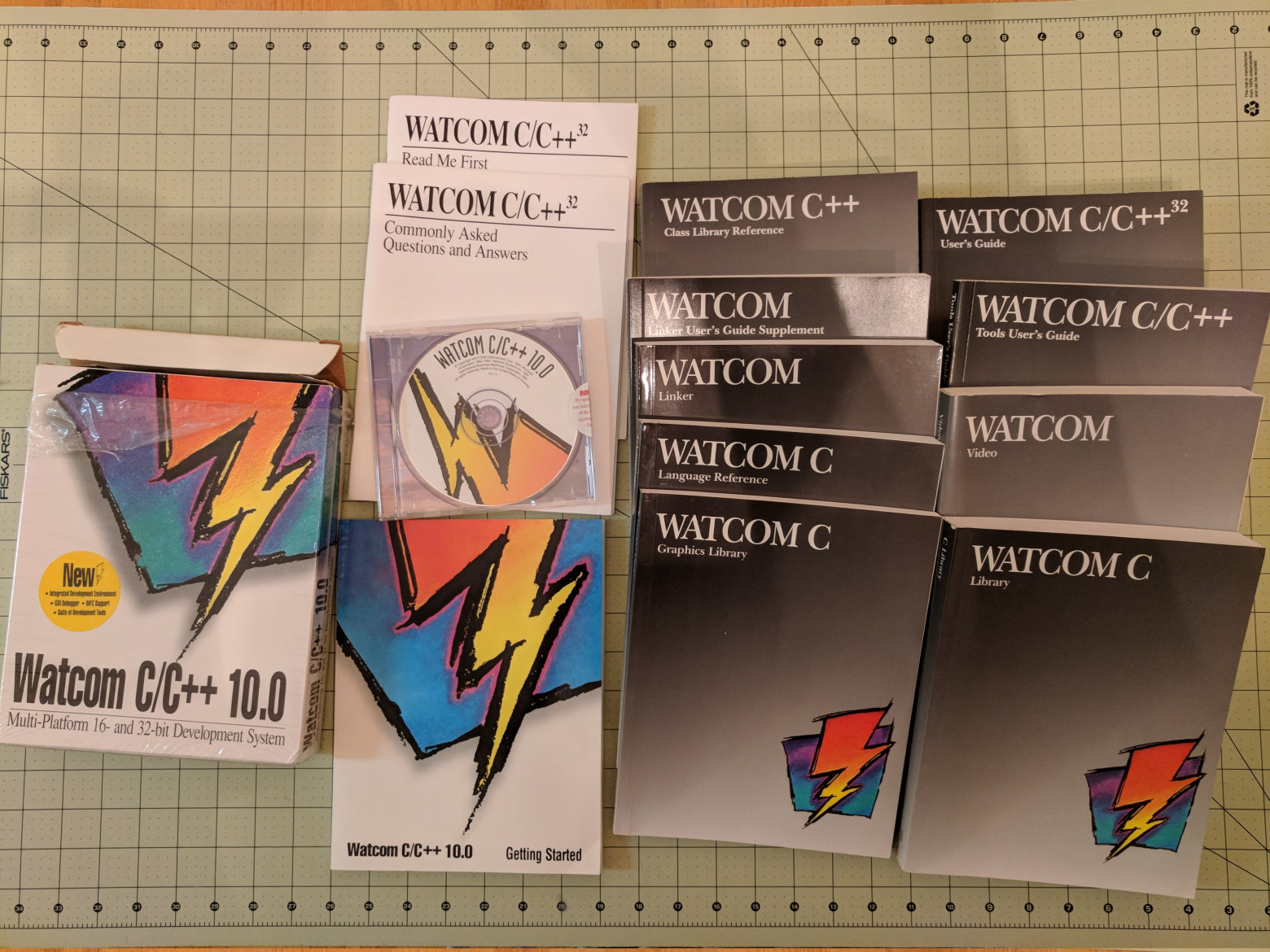 Коллекционная сборка Watcom C/C++ 10 из 1994 года, отсюда