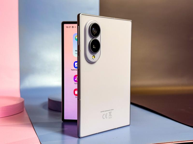 Такого флагмана у Samsung ещё не было. Представлен Samsung Galaxy Z Fold 8 с экраном 5,5 дюйма и батареей 4800 мАч - 3 Такого флагмана у Samsung ещё не было. Представлен Samsung Galaxy Z Fold 8 с экраном 5,5 дюйма и батареей 4800 мАч - 3