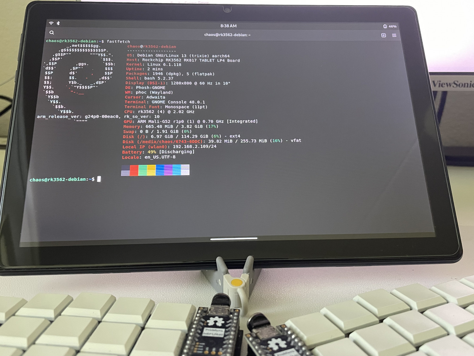Планшет Doogee U10 с чипом Rockchip RK3562 загружает Debian 13 Trixie. Характеристики планшета: 4 ядра Cortex-A53 на 2,0 ГГц, 1 ядро Rockchip NPU для инференса локальных LLM, память 4 ГБ LPDDR4, накопитель 128 ГБ eMMC