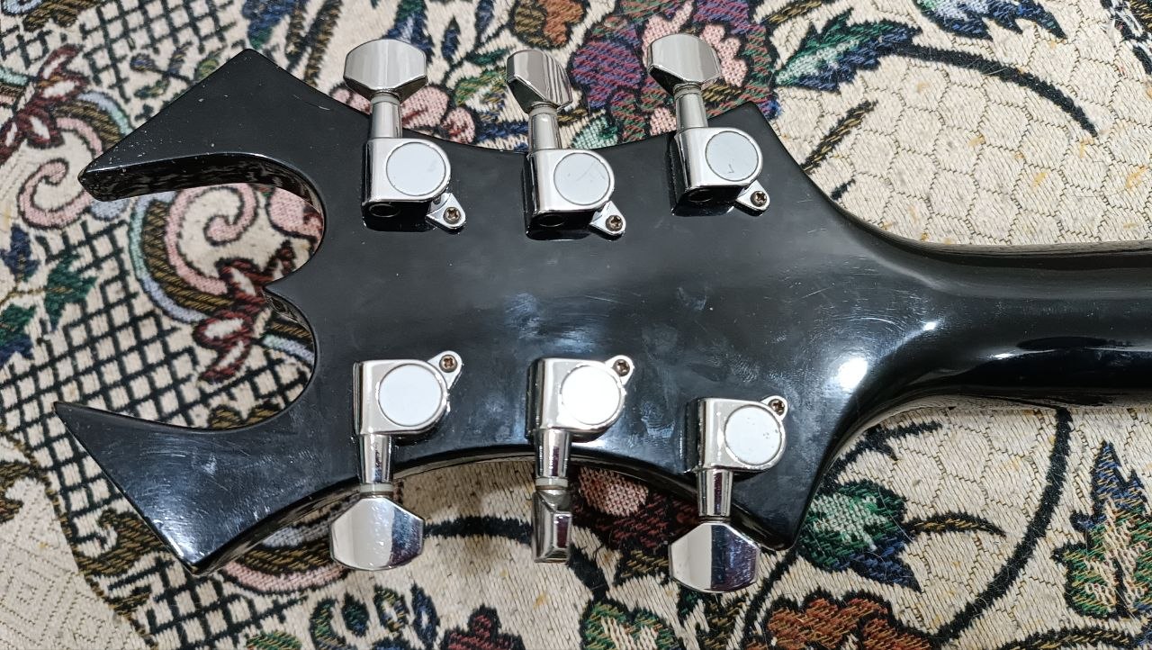 Подписная «летящая стрела» Керри Кинга от B.C.Rich - 15 Подписная «летящая стрела» Керри Кинга от B.C.Rich - 15