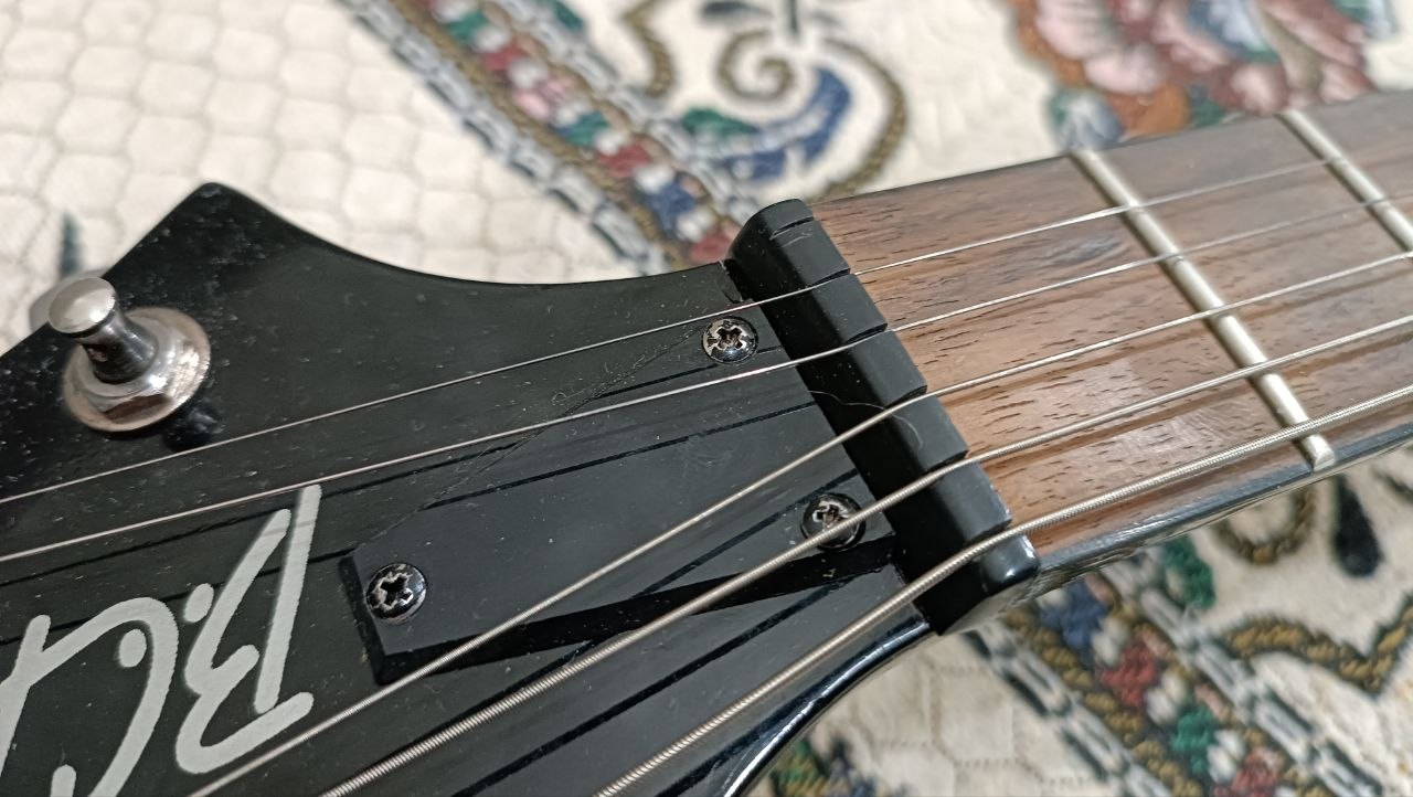 Подписная «летящая стрела» Керри Кинга от B.C.Rich - 17 Подписная «летящая стрела» Керри Кинга от B.C.Rich - 17