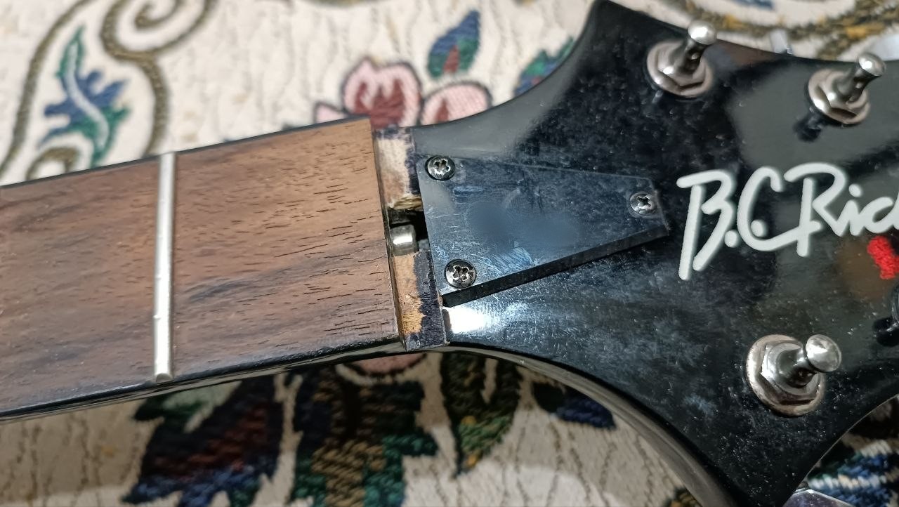 Подписная «летящая стрела» Керри Кинга от B.C.Rich - 18 Подписная «летящая стрела» Керри Кинга от B.C.Rich - 18