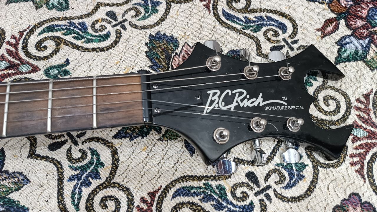Подписная «летящая стрела» Керри Кинга от B.C.Rich - 6 Подписная «летящая стрела» Керри Кинга от B.C.Rich - 6