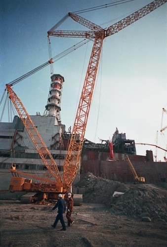 Работа Demag 21 у блока №3. Источник фото