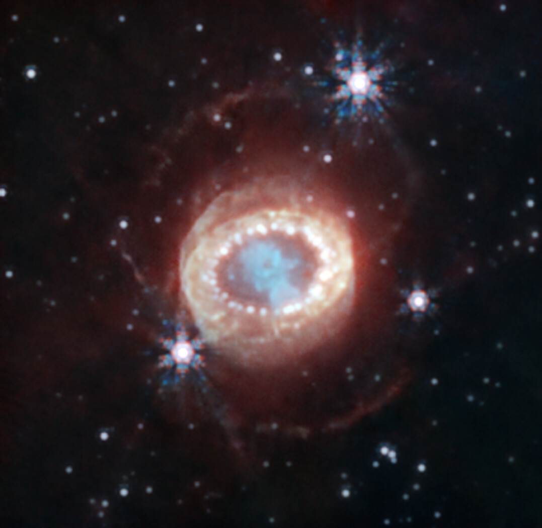 Остаток сверхновой SN 1987А, снятый телескопом James Webb. Credit: NASA, ESA