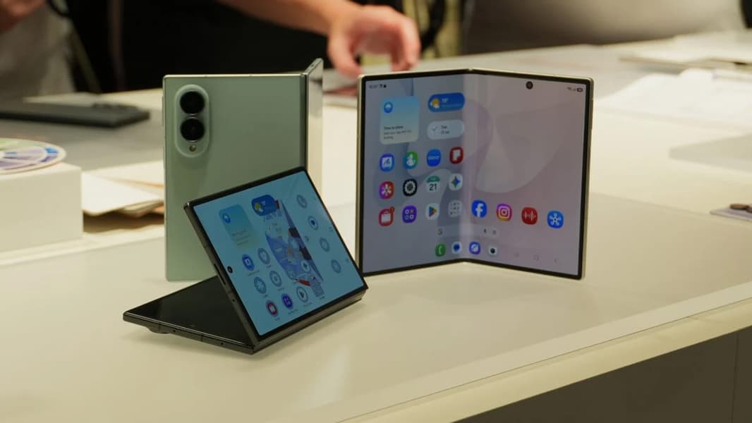 Galaxy Z Fold 8 и Z Flip 8 побили рекорд Galaxy Note 10: спрос на новые флагманы превзошел ожидания - 1 Galaxy Z Fold 8 и Z Flip 8 побили рекорд Galaxy Note 10: спрос на новые флагманы превзошел ожидания - 1