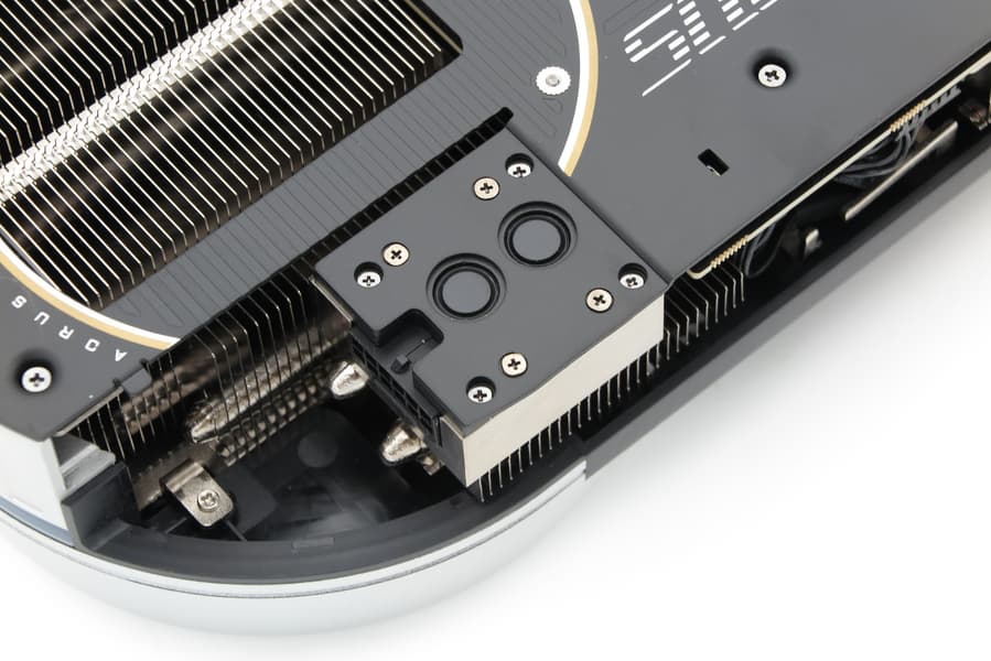 Gigabyte буквально замуровала пожароопасный разъём питания 12VHPWR в алюминиевый блок в своих новых видеокартах GeForce RTX 50 Infinity - 2 Gigabyte буквально замуровала пожароопасный разъём питания 12VHPWR в алюминиевый блок в своих новых видеокартах GeForce RTX 50 Infinity - 2