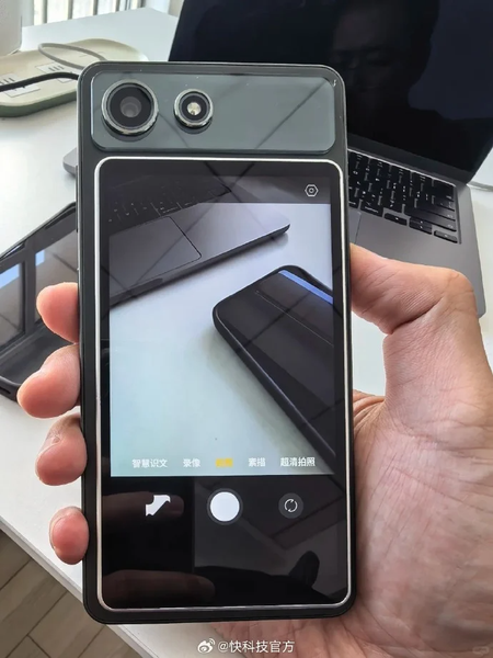 Hisense A10 получил основной 6,13-дюймовый E Ink-дисплей, а цветной ЖК-экран крепится к корпусу магнитами - 2 Hisense A10 получил основной 6,13-дюймовый E Ink-дисплей, а цветной ЖК-экран крепится к корпусу магнитами - 2