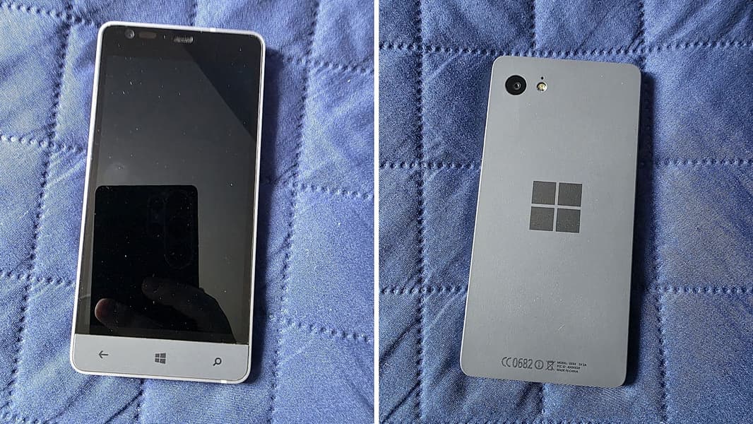 Таким должен был быть смартфон Microsoft ещё до покупки Nokia. В Сети появились фото прототипа Surface Phone на Windows Phone 8.1 - 1 Таким должен был быть смартфон Microsoft ещё до покупки Nokia. В Сети появились фото прототипа Surface Phone на Windows Phone 8.1 - 1