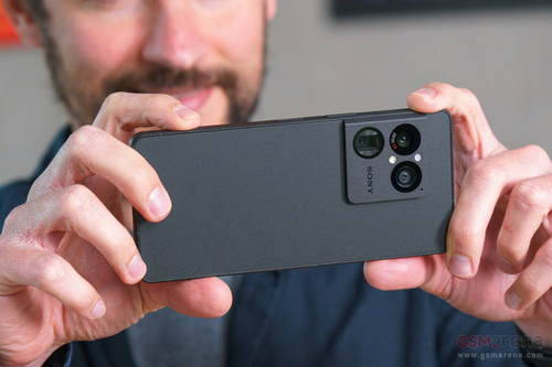 Sony Xperia 1 VIII продаётся на ура — пользователи любят камеры, слот microSD и разъём для наушников - 1 Фото 1