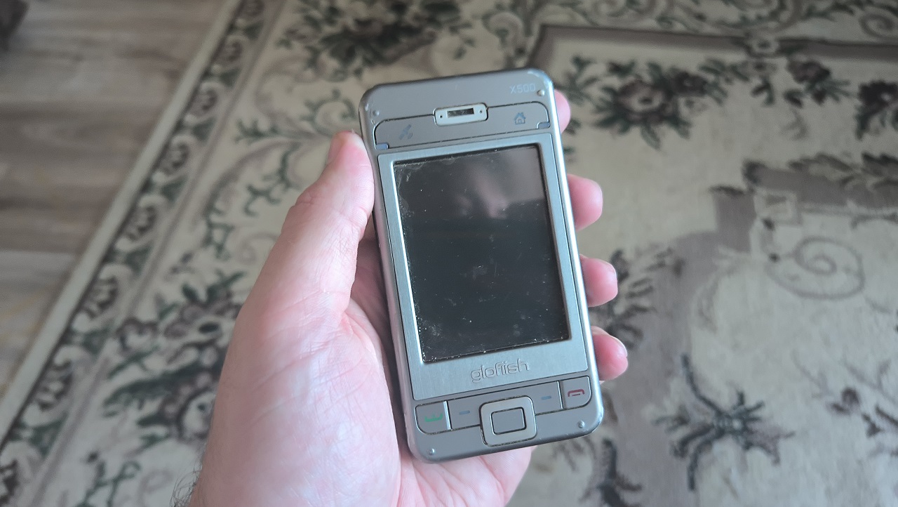 Glofiish X500 — один из легендарных коммуникаторов, использовавших процессоры Samsung S3C24xx
