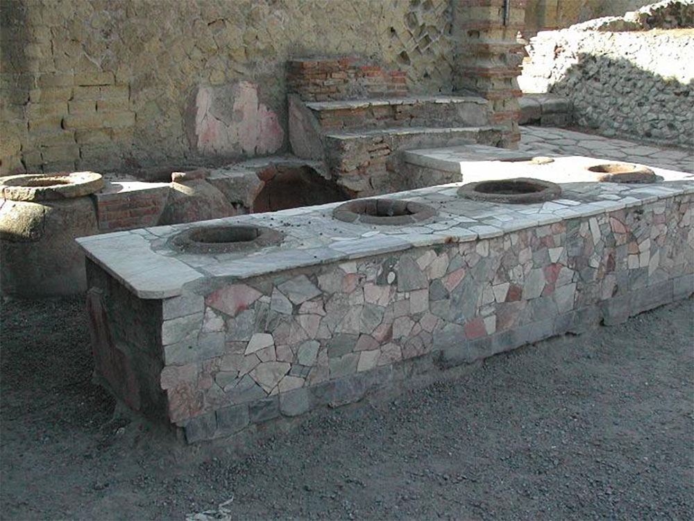   Термополий в Геркулануме, источник