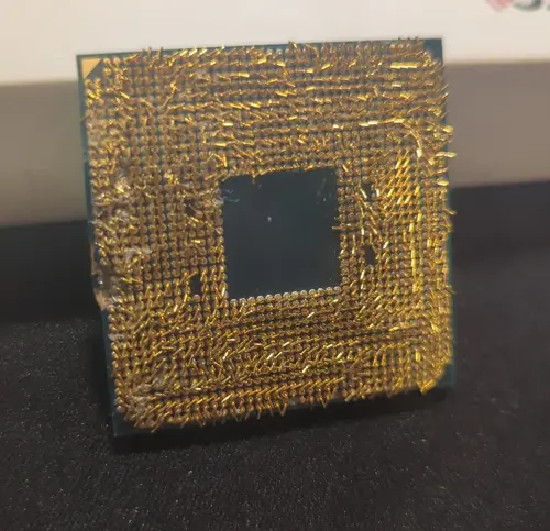 Как будто побывал в блендере: продавец отправил целый и полностью рабочий Ryzen 5 3600X, а получил назад уничтоженный CPU - 2 Фото 1