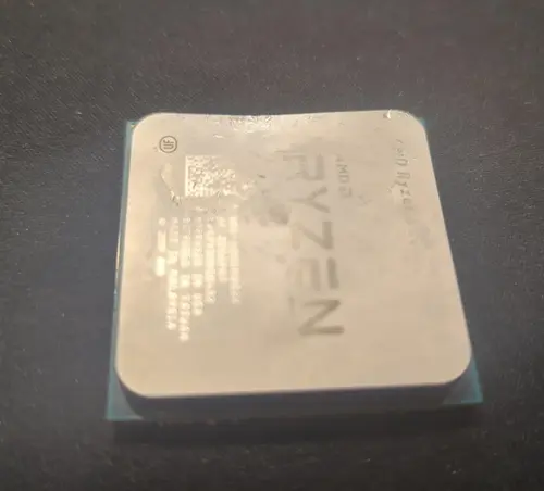 Как будто побывал в блендере: продавец отправил целый и полностью рабочий Ryzen 5 3600X, а получил назад уничтоженный CPU - 3 Фото 1