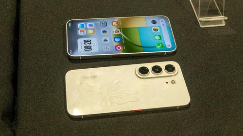Безрамочный смартфон Tecno показали спереди и сзади. Пока что это концепт - 1 Фото 1