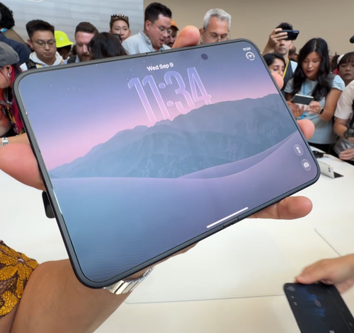 iPhone Duo изначально получил заметную складку на экране - 2 Фото 1