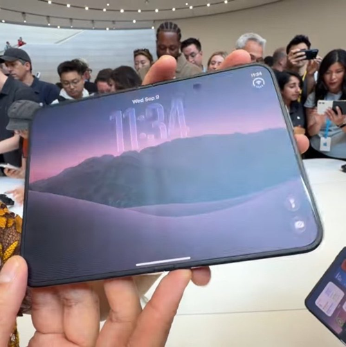 iPhone Duo изначально получил заметную складку на экране - 1 Фото 1