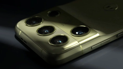 Совершенно новый дизайн, камера Sony на 200 Мп, 100-кратный зум и звук Bang & Olufsen. Новый смартфон Motorola показали за считанные часы до анонса - 1 Фото 1