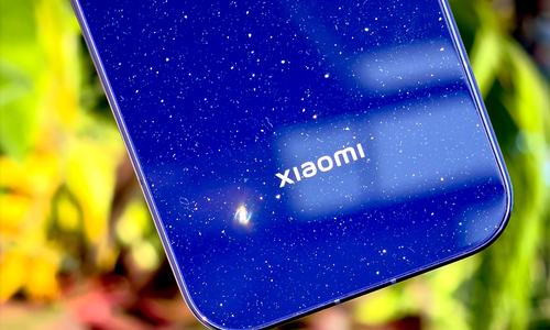 «Galaxy не может создать галактику. Xiaomi может». Xiaomi 18 Pro показали в «галактическом» синем цвете - 1 Фото 1