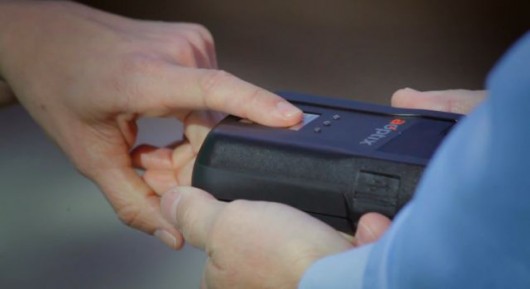 AOptix Stratus превращает iPhone в мобильное устройство биометрической идентификации AOptix Stratus превращает iPhone в мобильное устройство биометрической идентификации