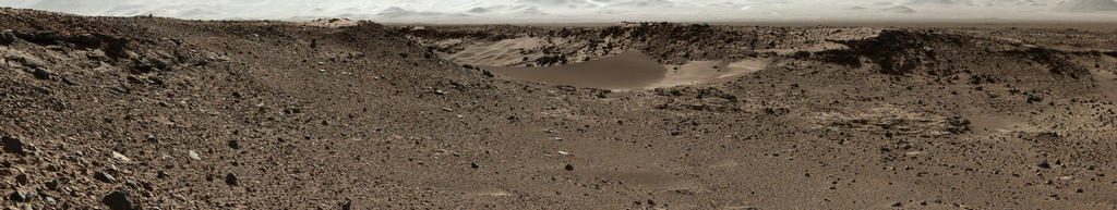 Curiosity разведывает путь через песчаные дюны Curiosity разведывает путь через песчаные дюны